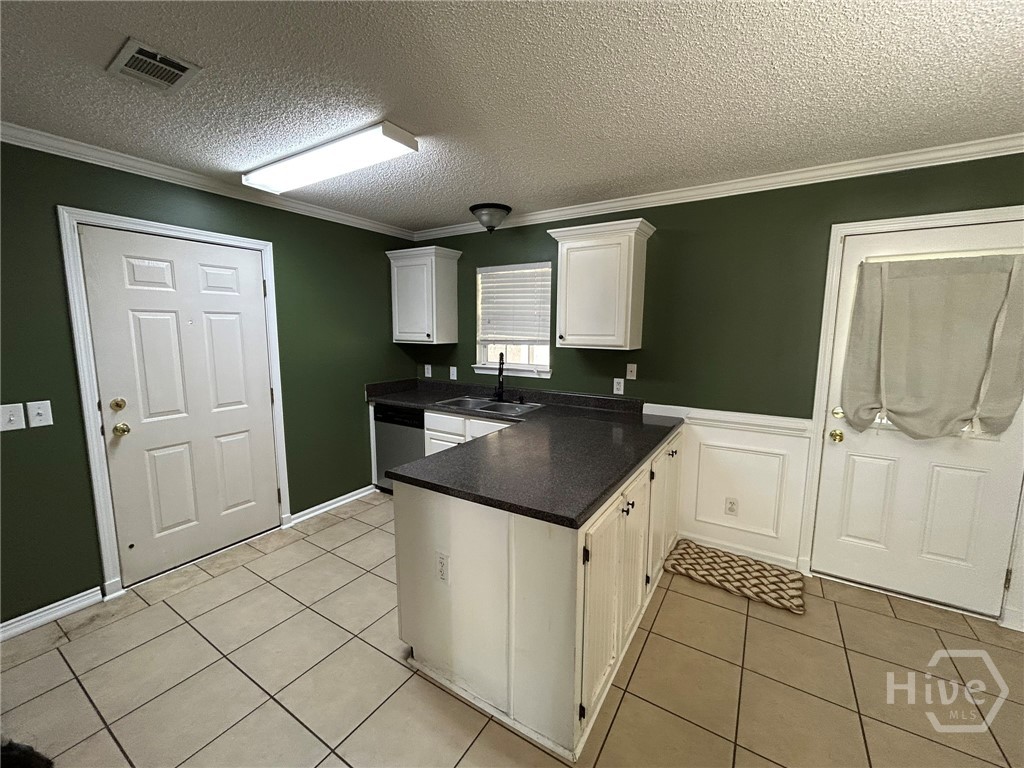 121 Laurel Oaks Midway, GA 31320 - Photo 2 of 13 Kitchen