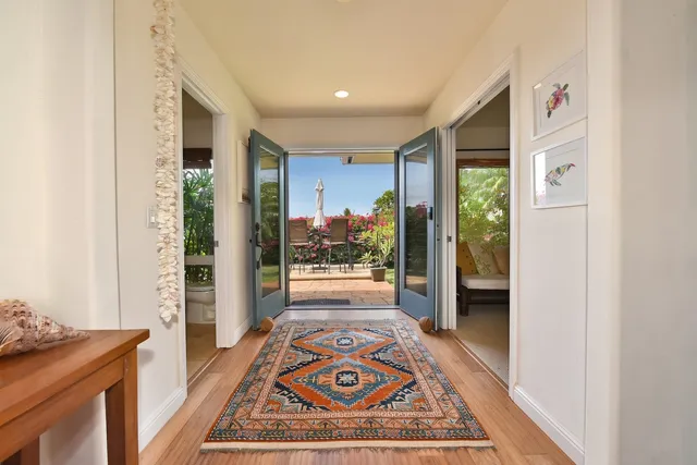 a view of entryway with a rug