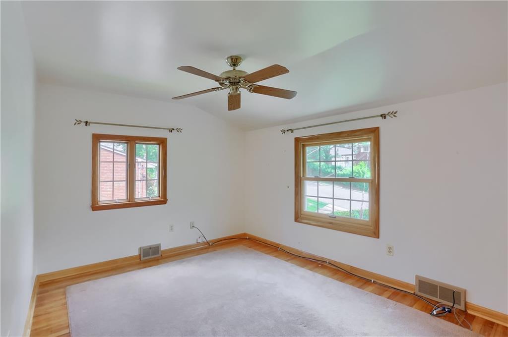 228 Parkedge Road Pittsburgh, PA 15220 - Photo 16 of 35 Gallery Image 16