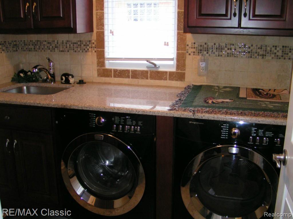 16301 Moore Park Road Macomb, MI 48044 - Photo 32 of 52 PICT0725.jpg