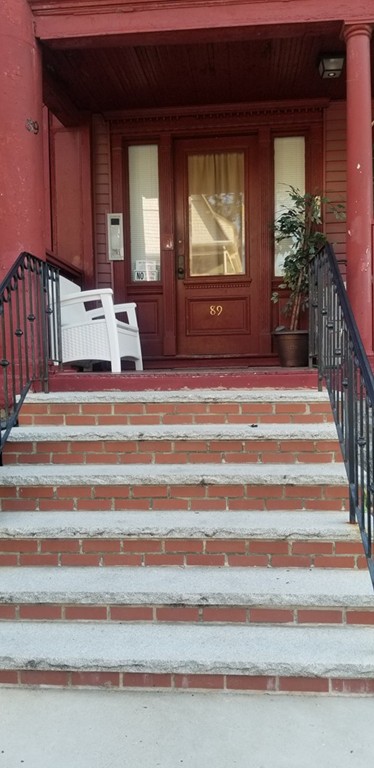 a view of entryway and hall