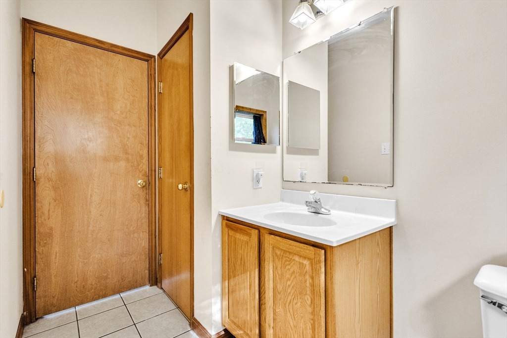 21 Arrowsic Street Worcester, MA 01606 - Photo 10 of 25