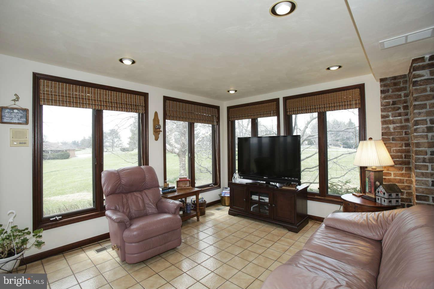 191 Bell Road Westminster, MD 21158 - Photo 8 of 29 Solarium