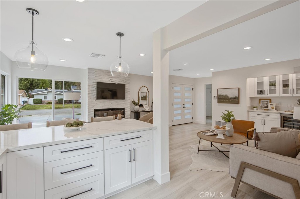 21140 Winterset Drive Saugus, CA 91350 - Photo 12 of 43 Sit up Breakfast Bar