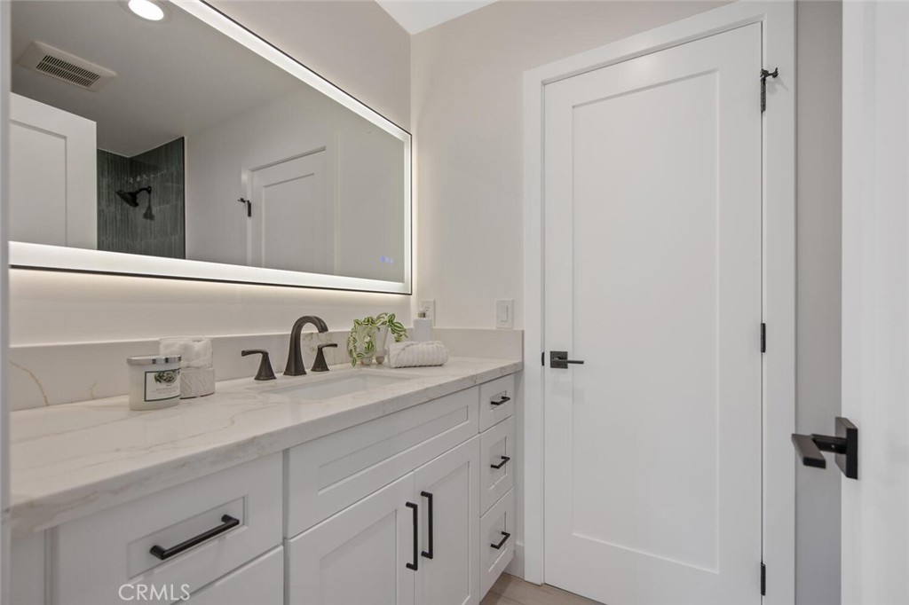 21140 Winterset Drive Saugus, CA 91350 - Photo 30 of 43 Hall Bath