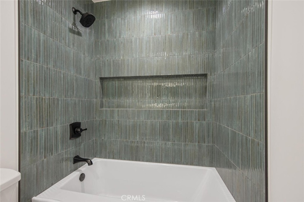 21140 Winterset Drive Saugus, CA 91350 - Photo 31 of 43 Hall Bath with tub shower combo