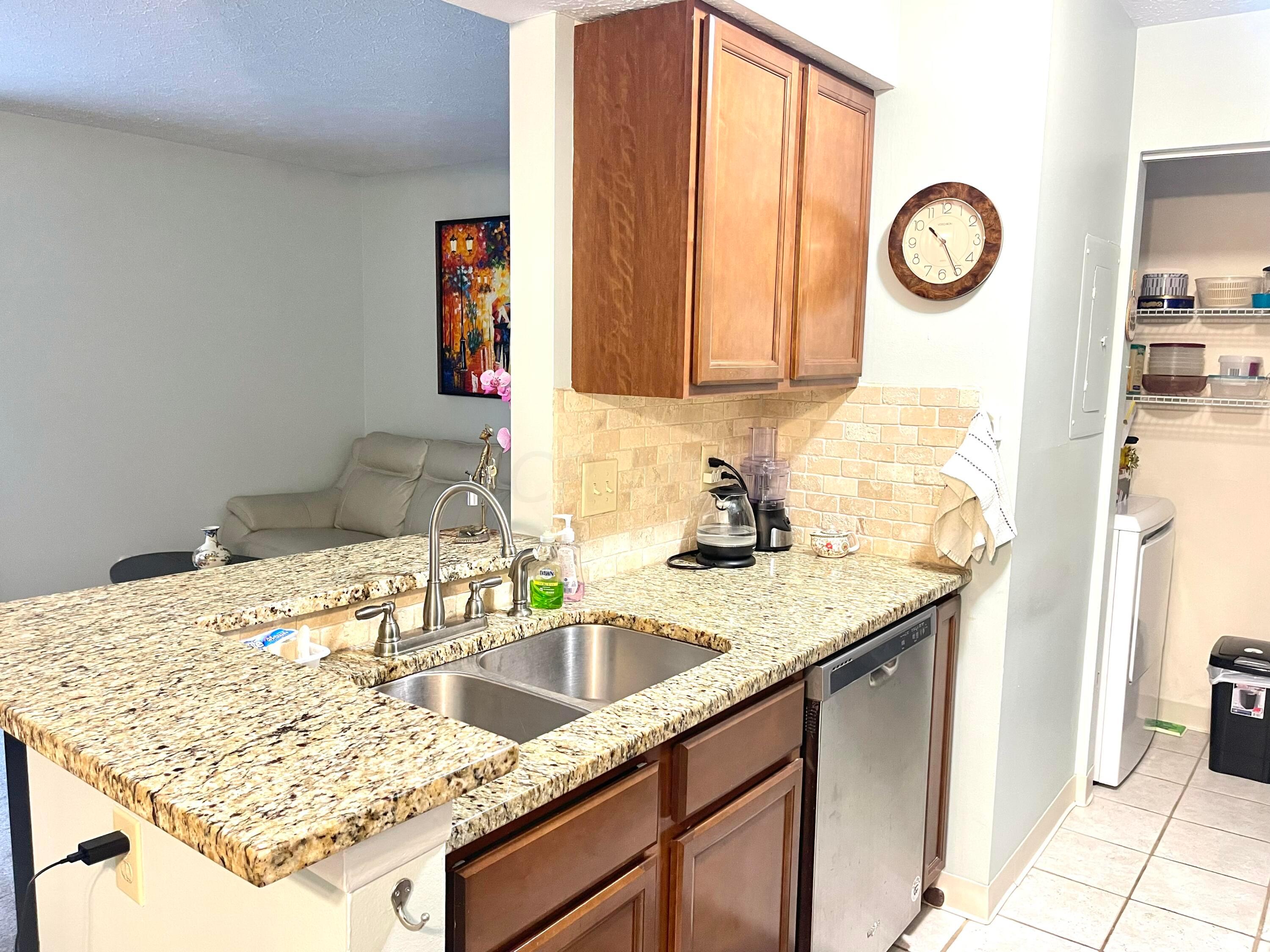 2271 Hedgerow Road, Unit 2271D Columbus, OH 43220 - Photo 7 of 26 IMG_3050