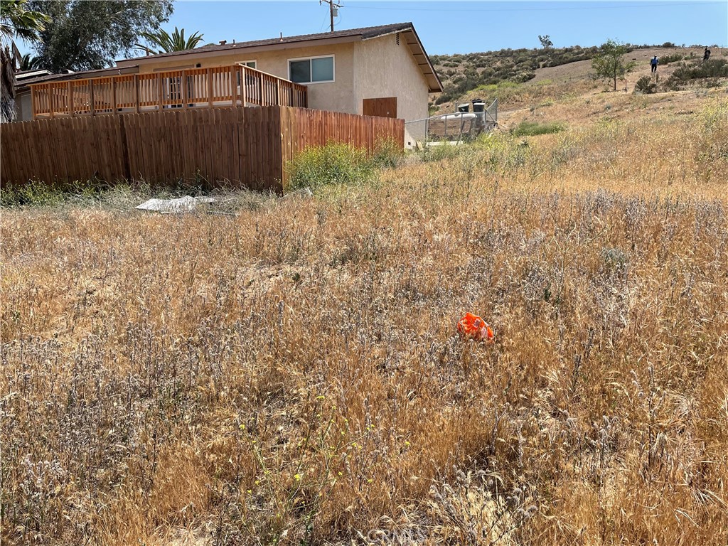 16 Riverside Drive Lake Elsinore, CA 92530 - Photo 22 of 34 a backyard of a house