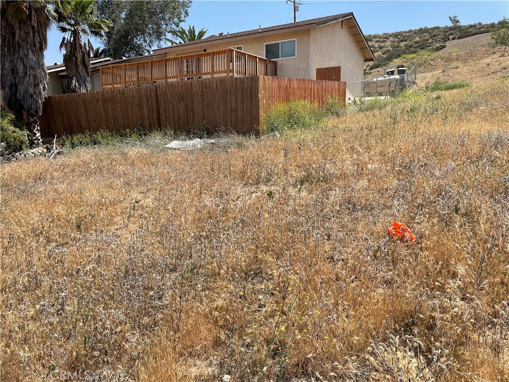 16 Riverside Drive Lake Elsinore, CA 92530 - Photo 23 of 34 a backyard of a house