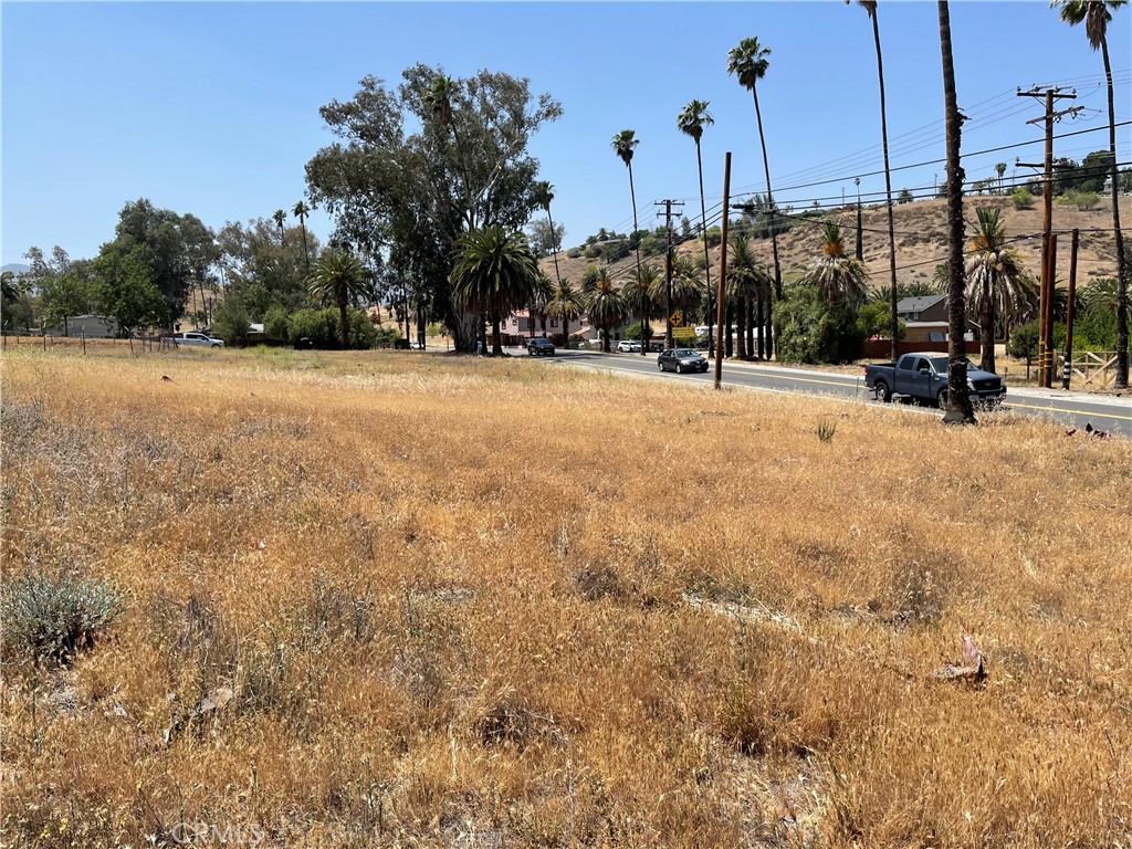 16 Riverside Drive Lake Elsinore, CA 92530 - Photo 8 of 34 a view of outdoor space with swimming pool