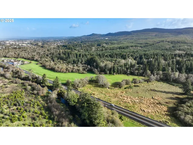a view of a tennis court