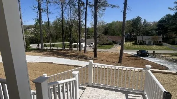 a view of a house with backyard
