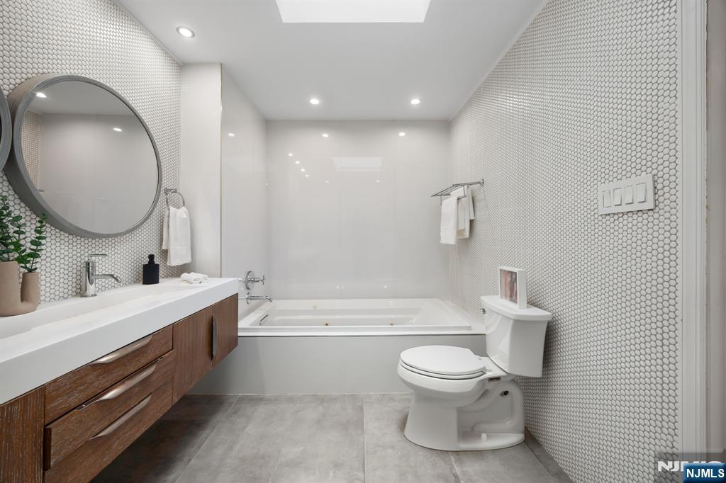 352 Gorge Road Cliffside Park, NJ 07010 - Photo 11 of 25