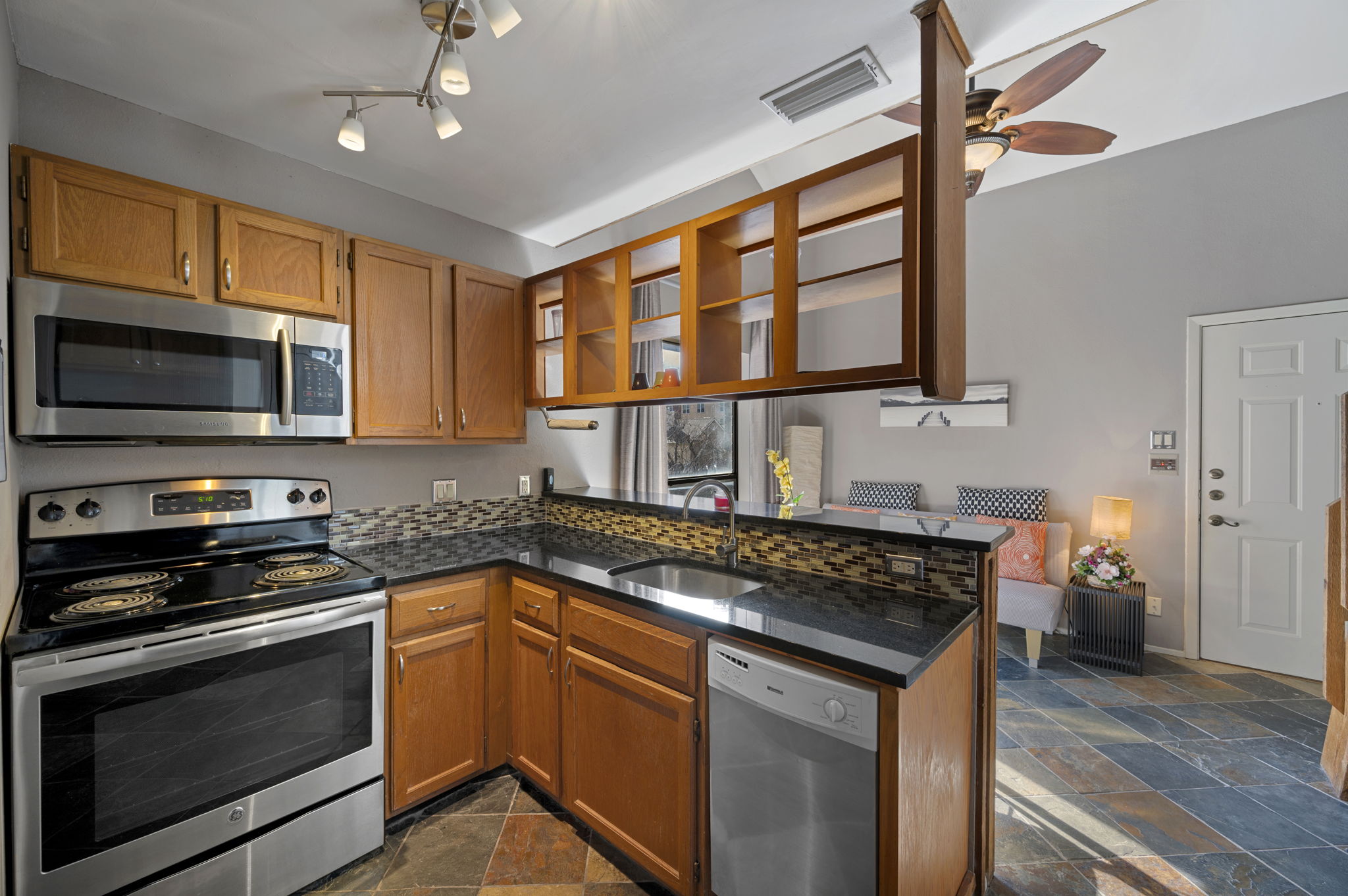 2210 Pearl Street, Unit 301 Austin, TX 78705 - Photo 7 of 35