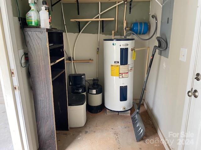 505 2nd St Place Northeast, Unit E4 Conover, NC 28613 - Photo 16 of 17 a utility room with dryer and washer