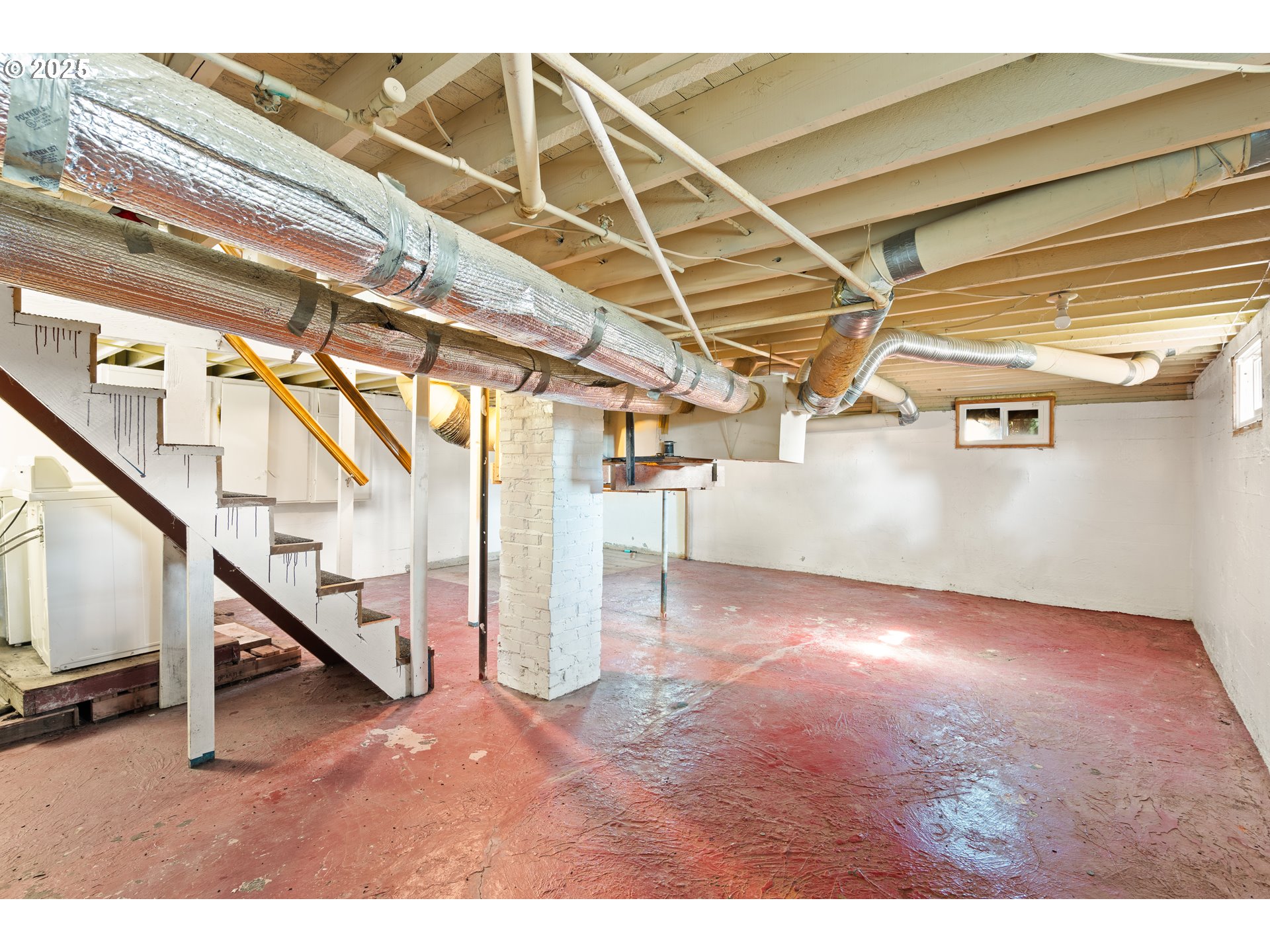 1021 Deal Street Junction City, OR 97448 - Photo 27 of 43 a view of an empty room