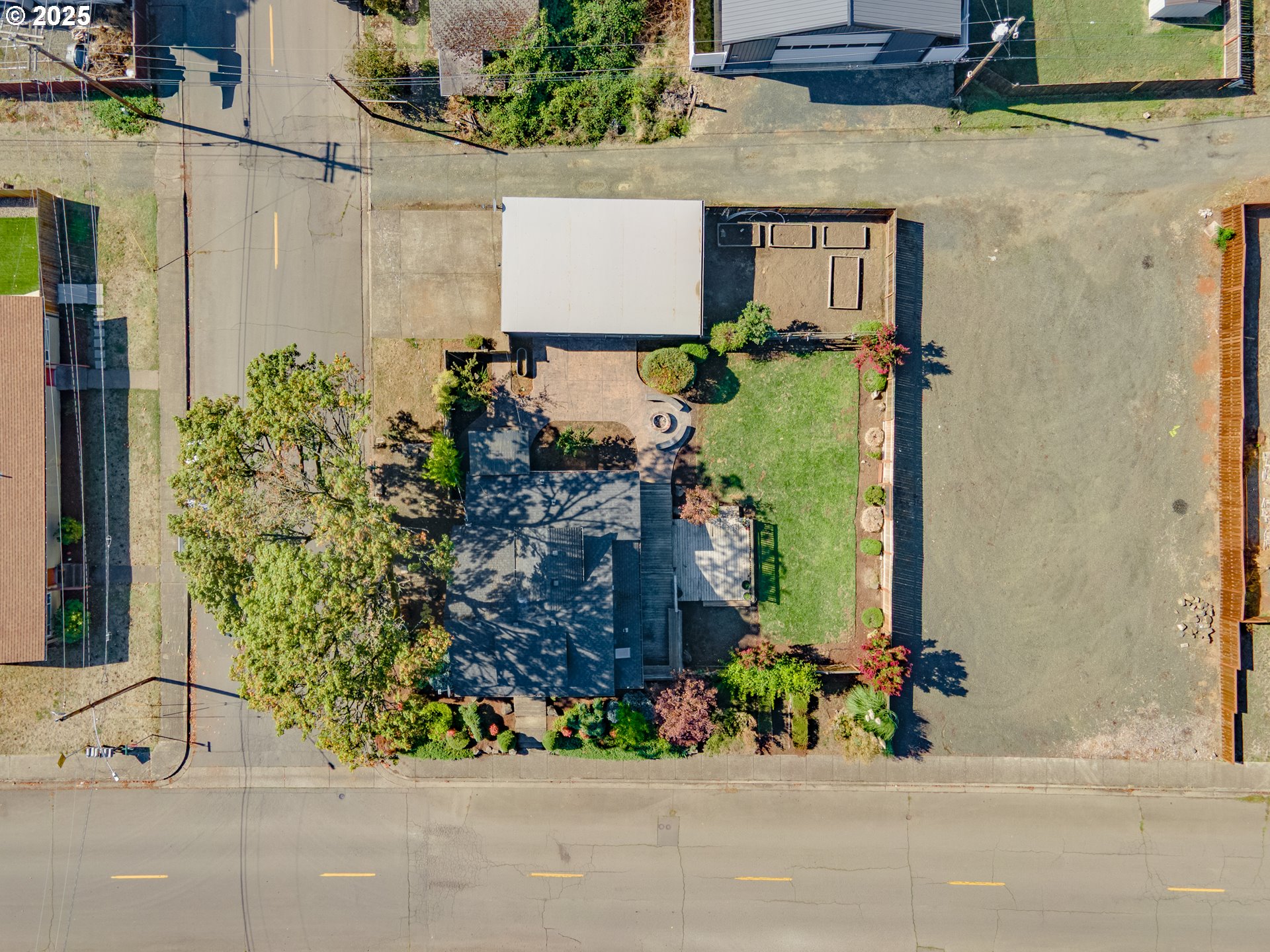 1021 Deal Street Junction City, OR 97448 - Photo 3 of 43 front view of a house