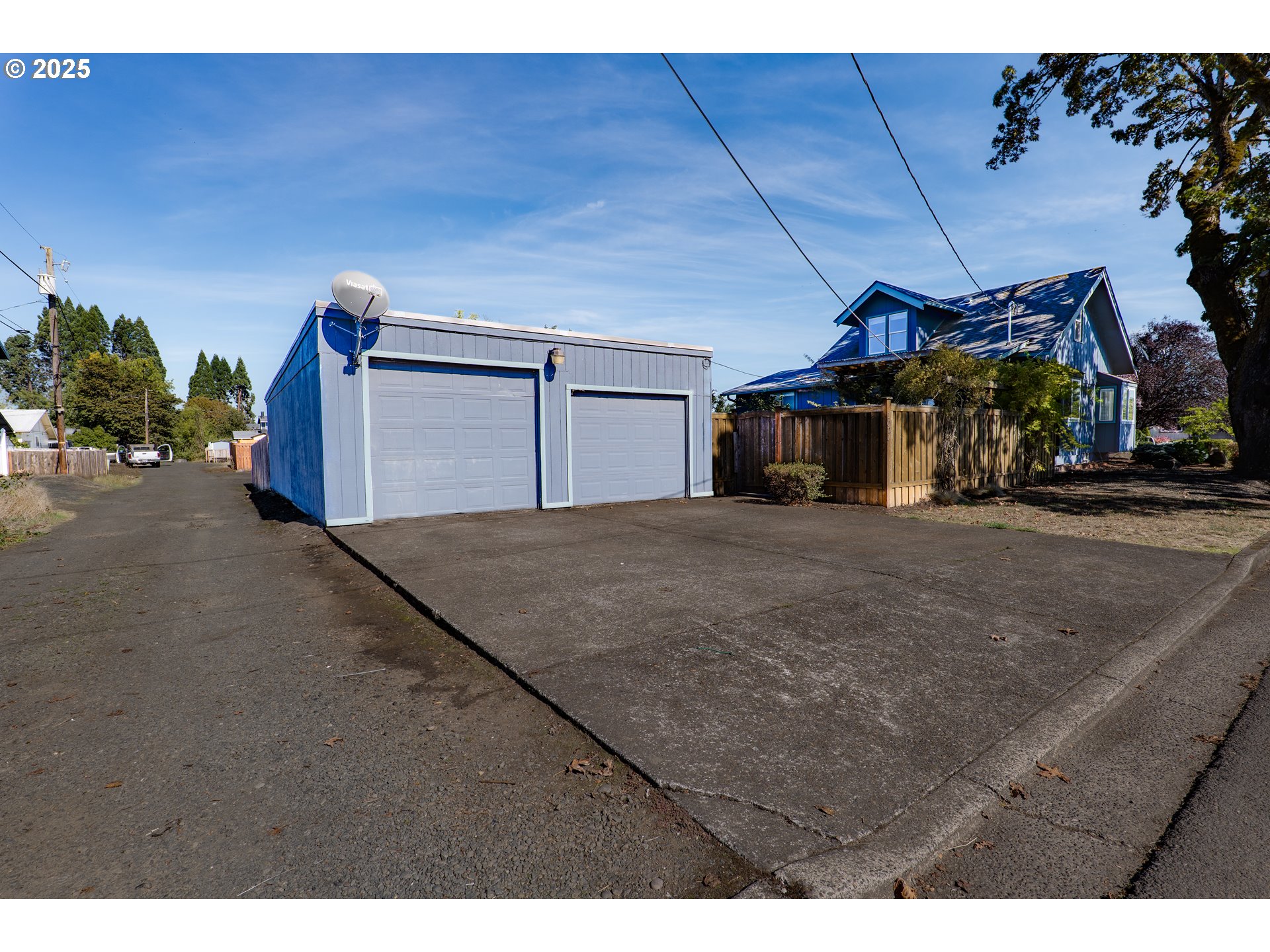 1021 Deal Street Junction City, OR 97448 - Photo 8 of 43 a view of a car garage