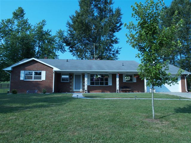 a view of a house with yard and tree s