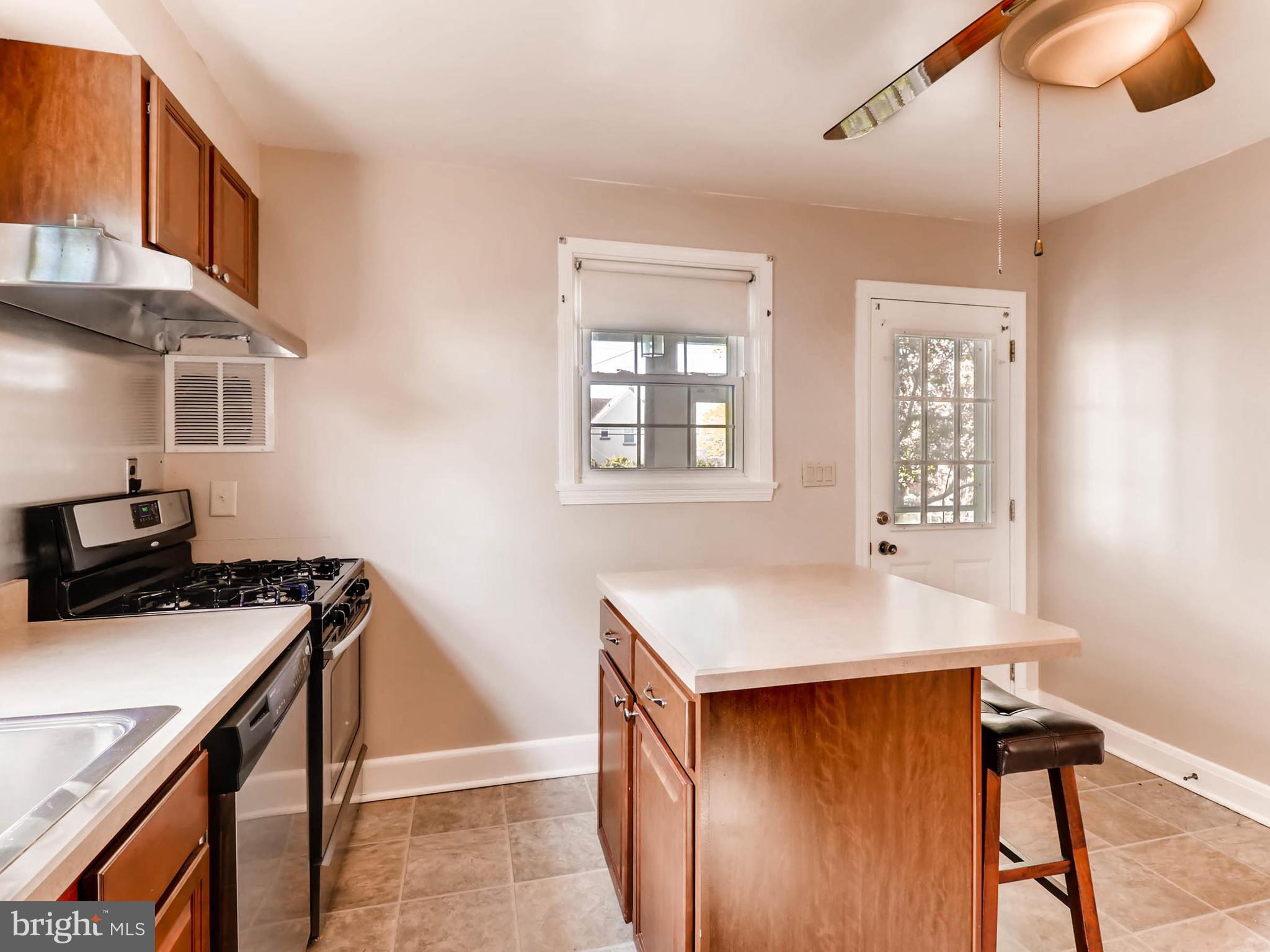 3116 Dunglow Road Baltimore, MD 21222 - Photo 11 of 29 Kitchen w/ access to rear enclosed porch