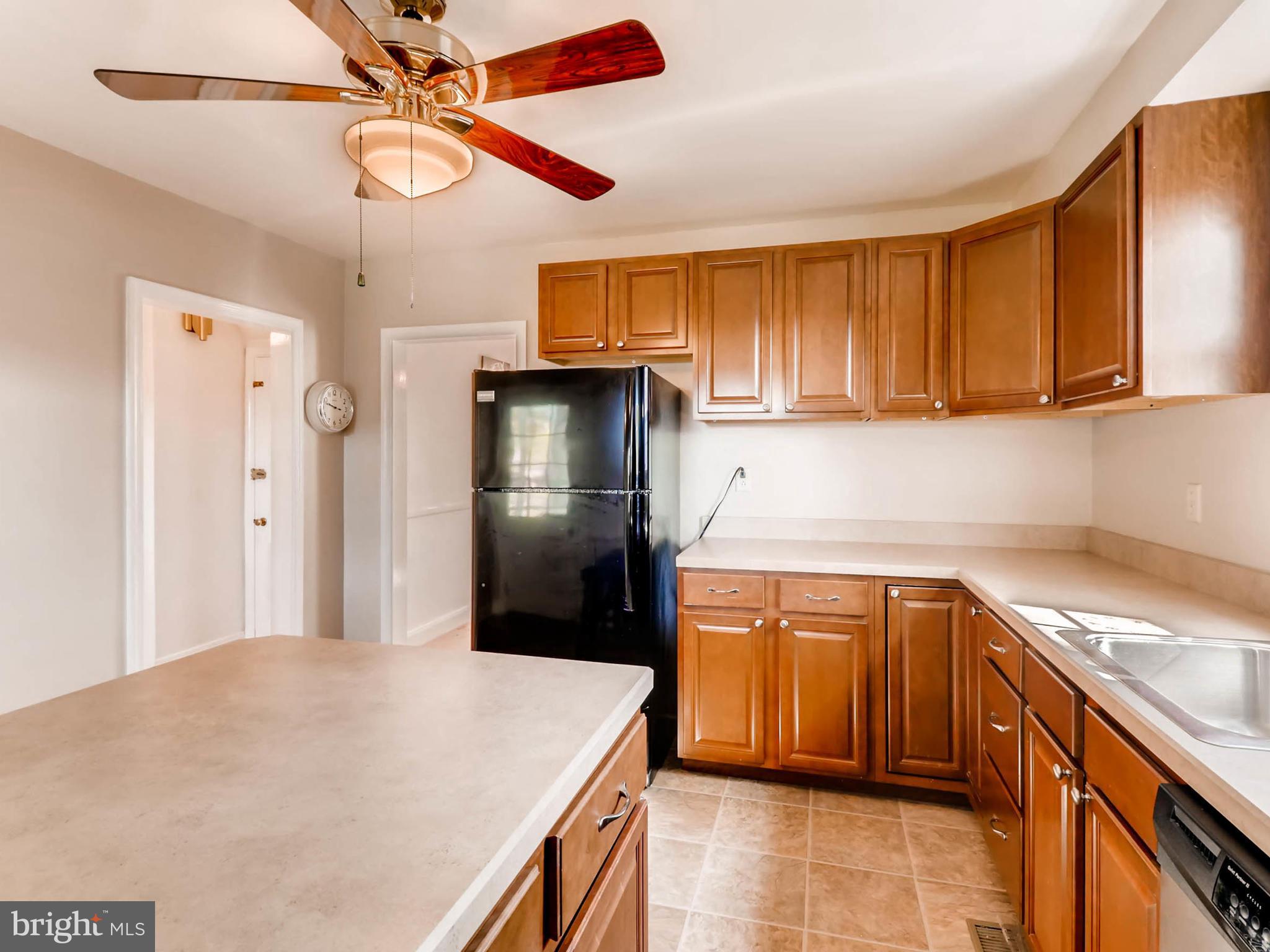 3116 Dunglow Road Baltimore, MD 21222 - Photo 13 of 29 Kitchen w/ island