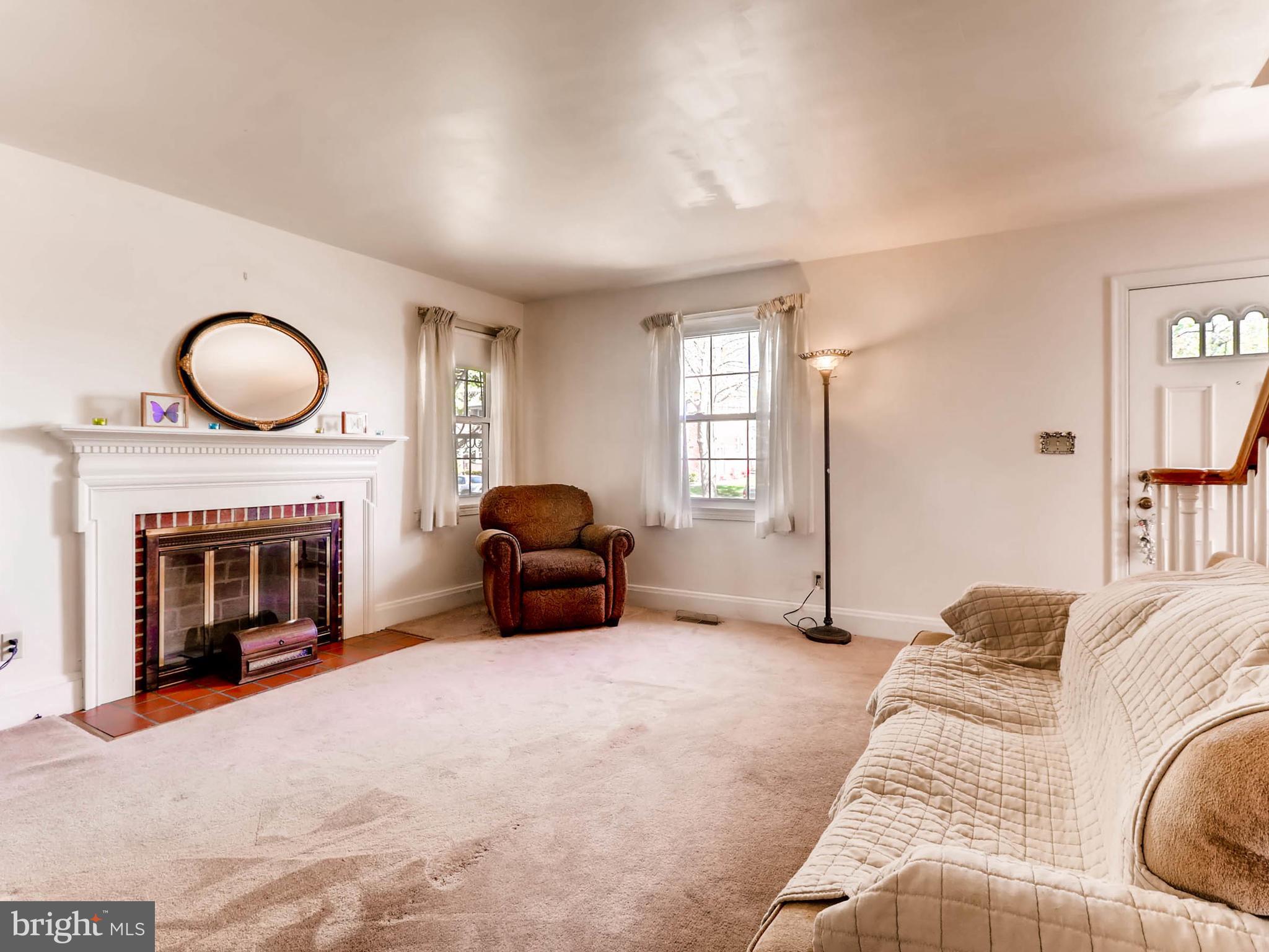 3116 Dunglow Road Baltimore, MD 21222 - Photo 4 of 29 Living Room