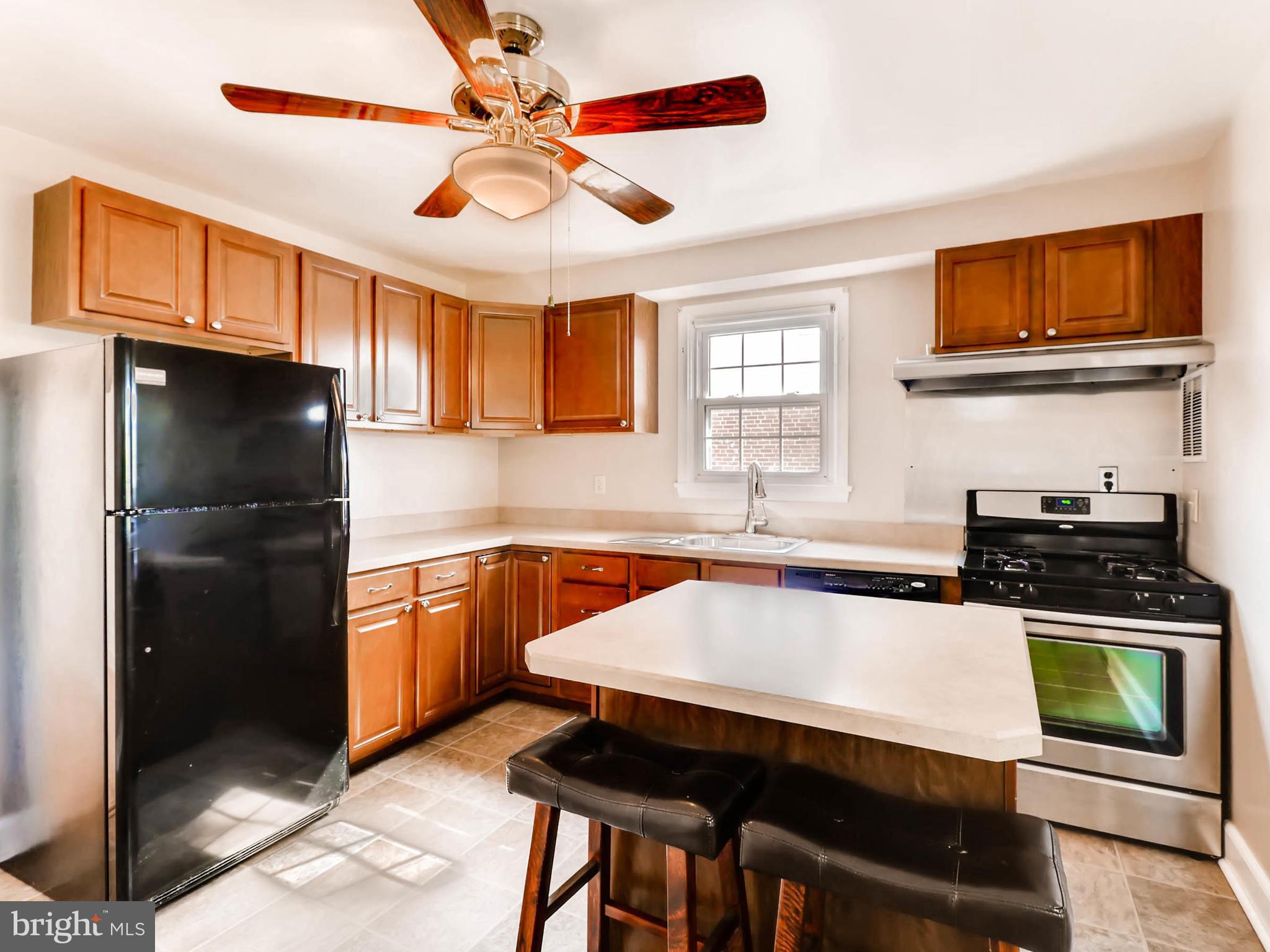 3116 Dunglow Road Baltimore, MD 21222 - Photo 10 of 29 Kitchen w/ s/s stove!