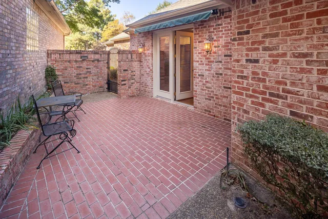 a view of a closet area