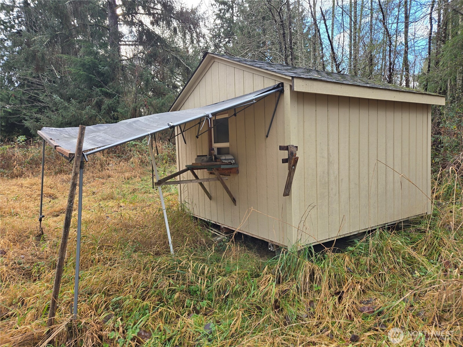 2121 Creswell Road Snohomish, WA 98290 - Photo 9 of 21 a view of a garage
