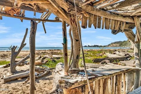 $1,189,000 | 6779 Ojai Avenue, Ventura, CA 93001