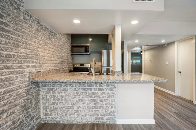 $1,700 | 5343 Richmond Avenue, Unit 12, Houston, TX 77056