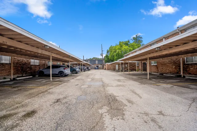 $1,700 | 5343 Richmond Avenue, Unit 12, Houston, TX 77056