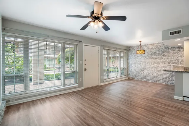 $1,700 | 5343 Richmond Avenue, Unit 12, Houston, TX 77056