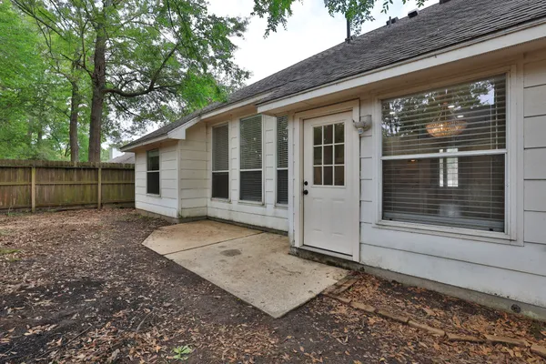 $2,150 | 909 Katie Lane, Conroe, TX 77304