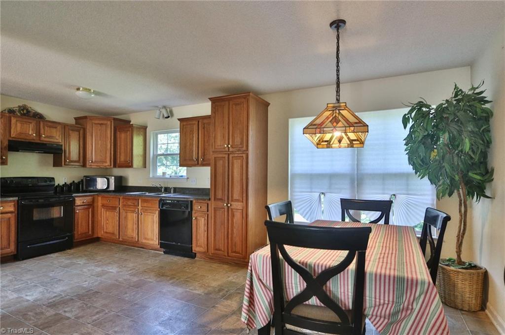 4937 Cartner Road Jonesville, NC 28642 - Photo 11 of 45 Gallery Image 11