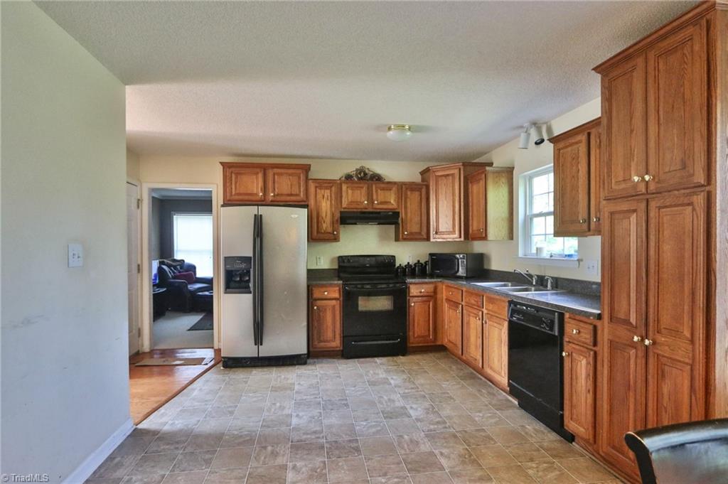 4937 Cartner Road Jonesville, NC 28642 - Photo 6 of 45 Gallery Image 6
