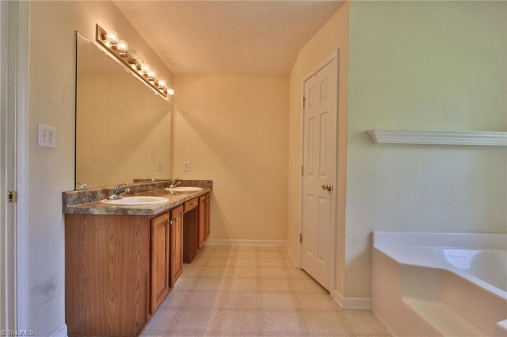 4937 Cartner Road Jonesville, NC 28642 - Photo 9 of 45 Gallery Image 9