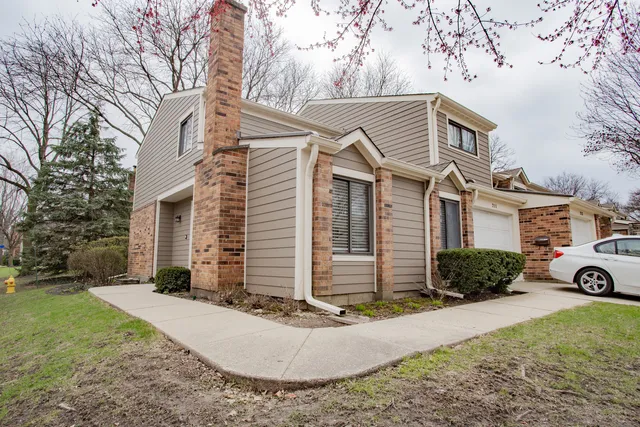 $415,000 | 211 West Hanover Place, Mount Prospect, IL 60056