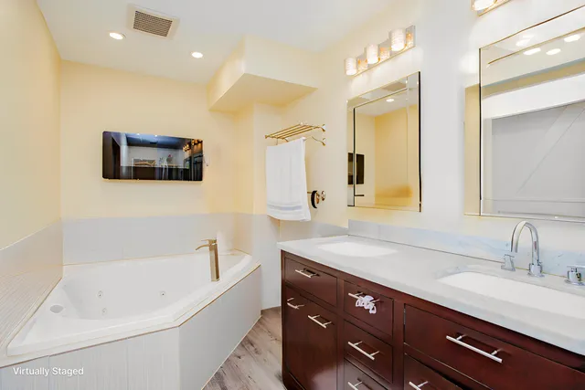 $415,000 | 211 West Hanover Place, Mount Prospect, IL 60056