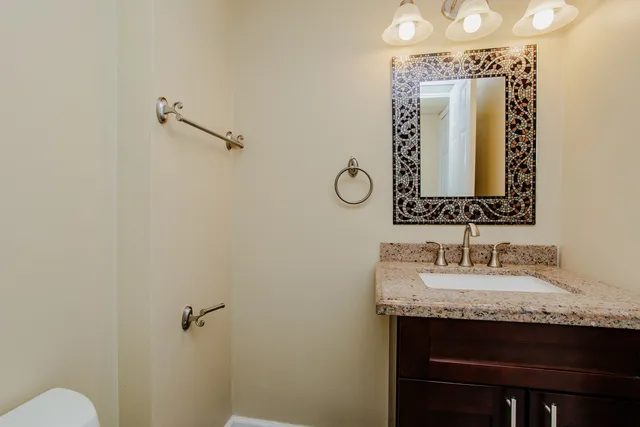 $415,000 | 211 West Hanover Place, Mount Prospect, IL 60056