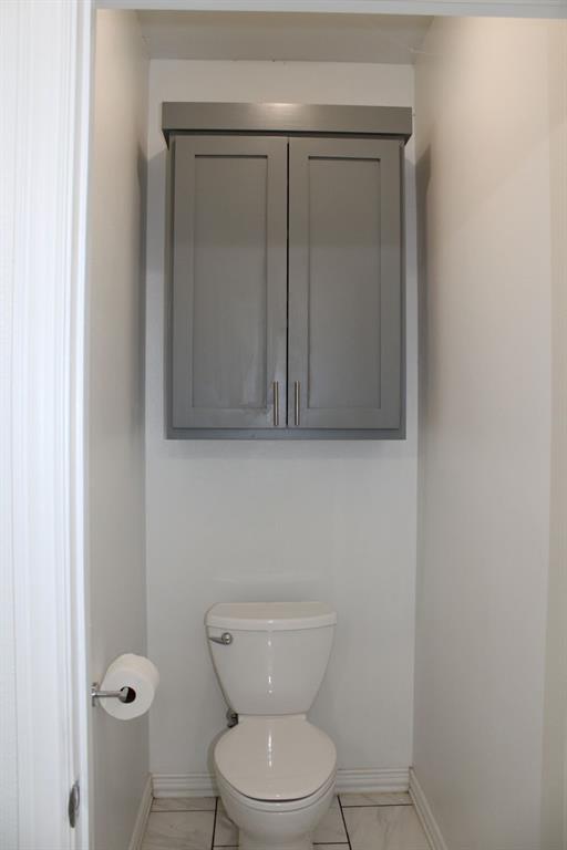 7320 County Road 3512 Quinlan, TX 75474 - Photo 21 of 35 a bathroom with a toilet