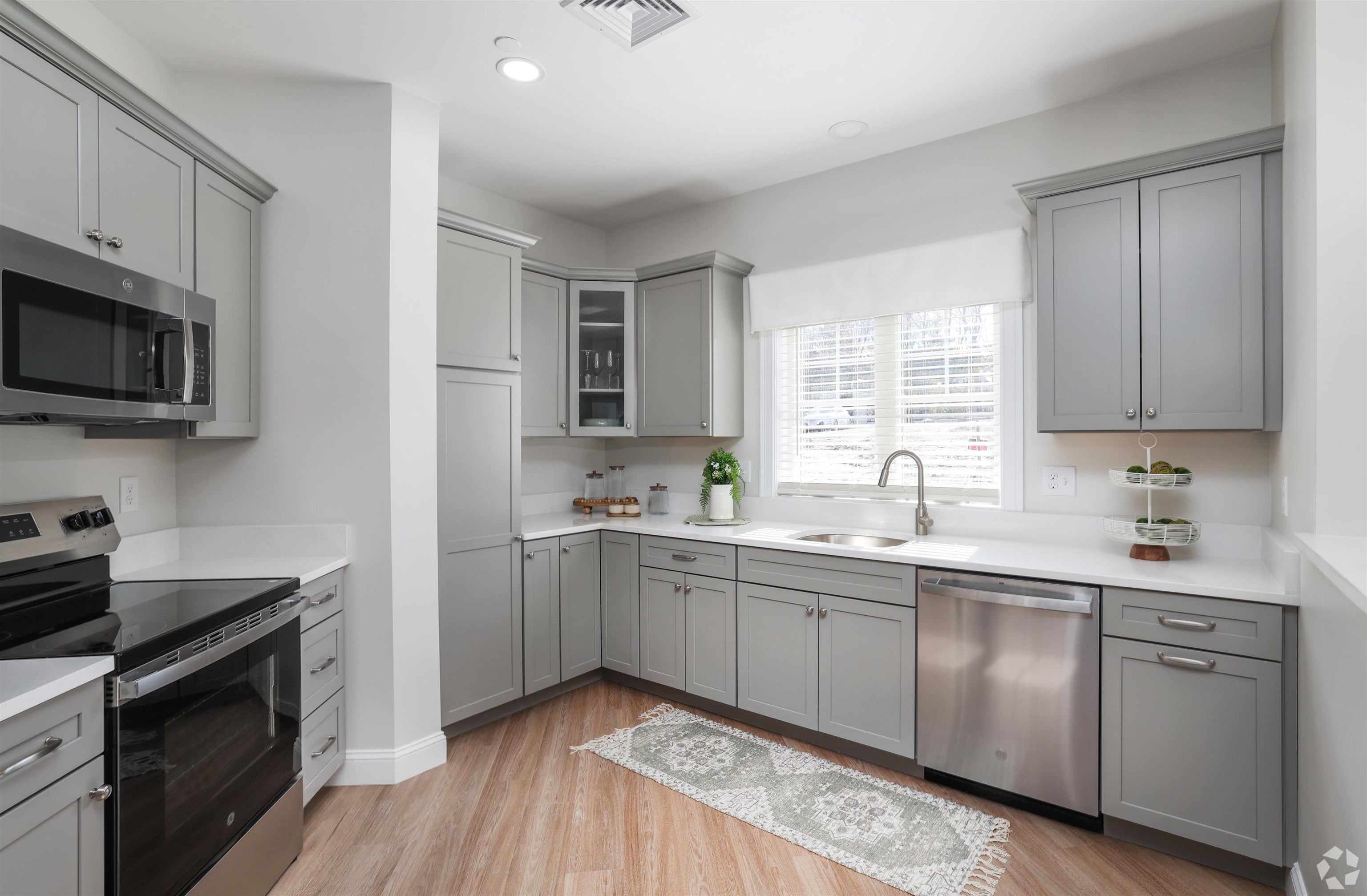 74 Rockingham Road, Unit 402 Derry, NH 03038 - Photo 1 of 24