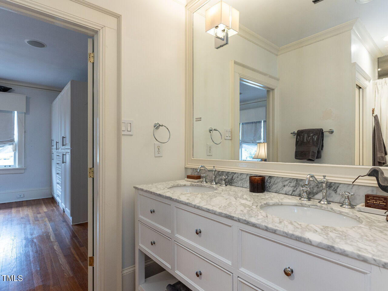 2607 Fairview Road Raleigh, NC 27608 - Photo 19 of 49 037-1280x960-jack-n-jill-bath