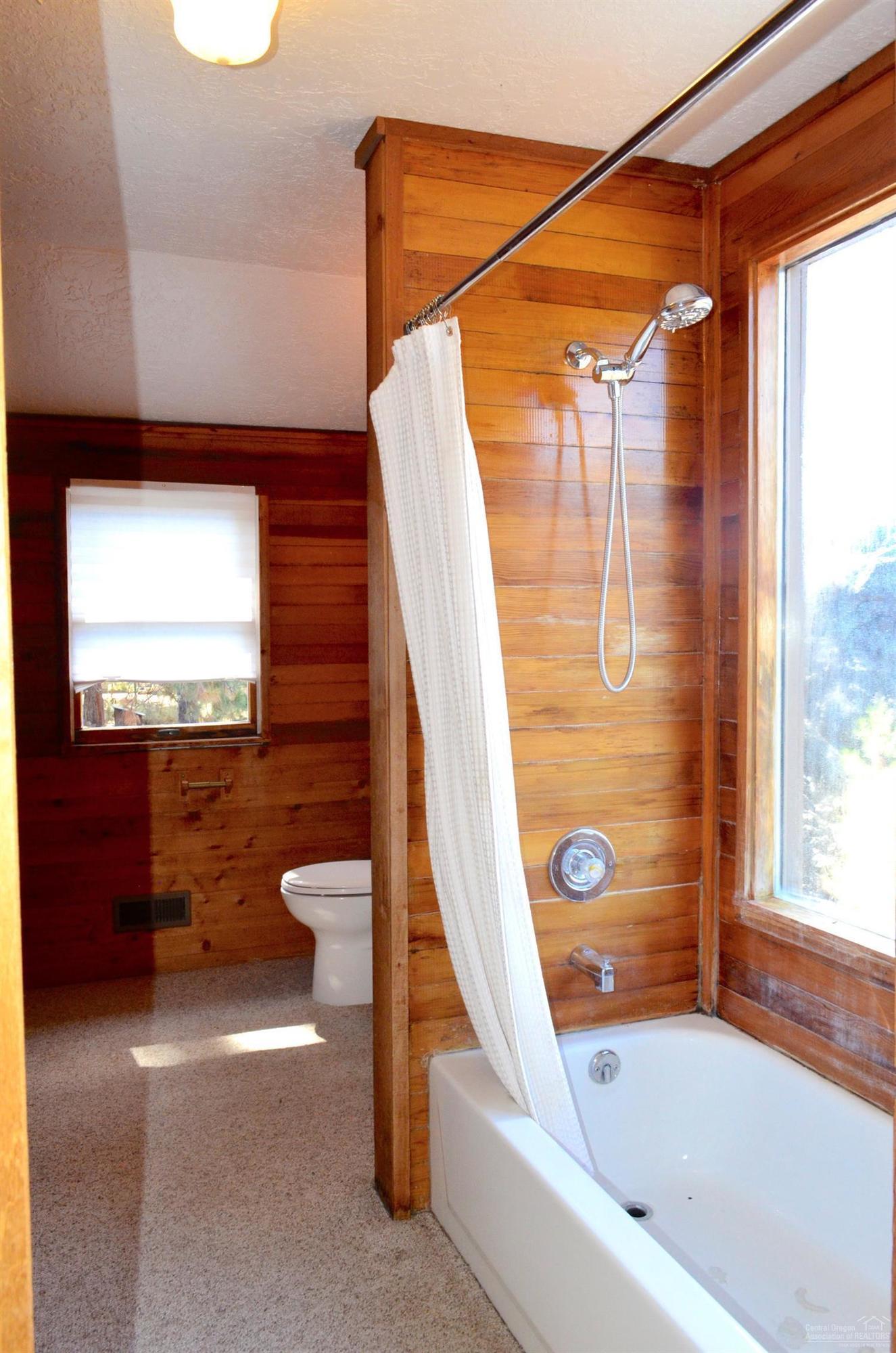 60197 Turquoise Road Bend, OR 97702 - Photo 17 of 23 Upstairs bathroom with a huge picture wi