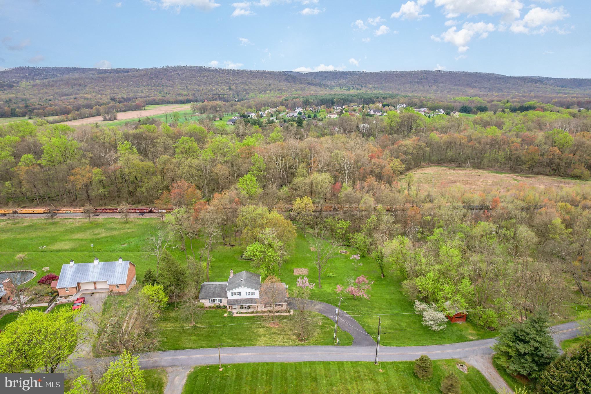 156 West Yellowbreeches Road Carlisle, PA 17015 - Photo 4 of 42 Gallery Image 4