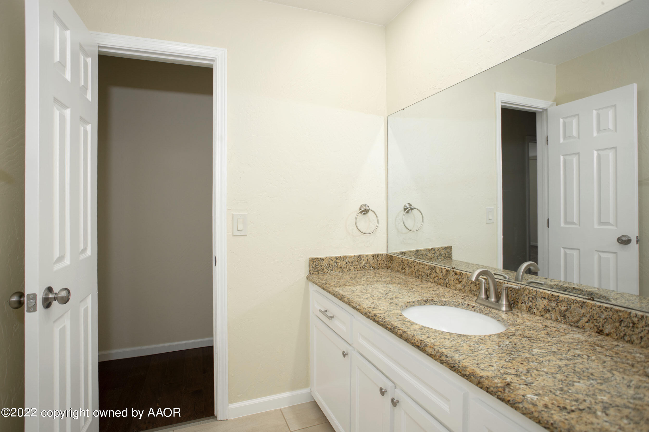 6702 Garwood Road Amarillo, TX 79109 - Photo 22 of 26 Hall Bathroom A