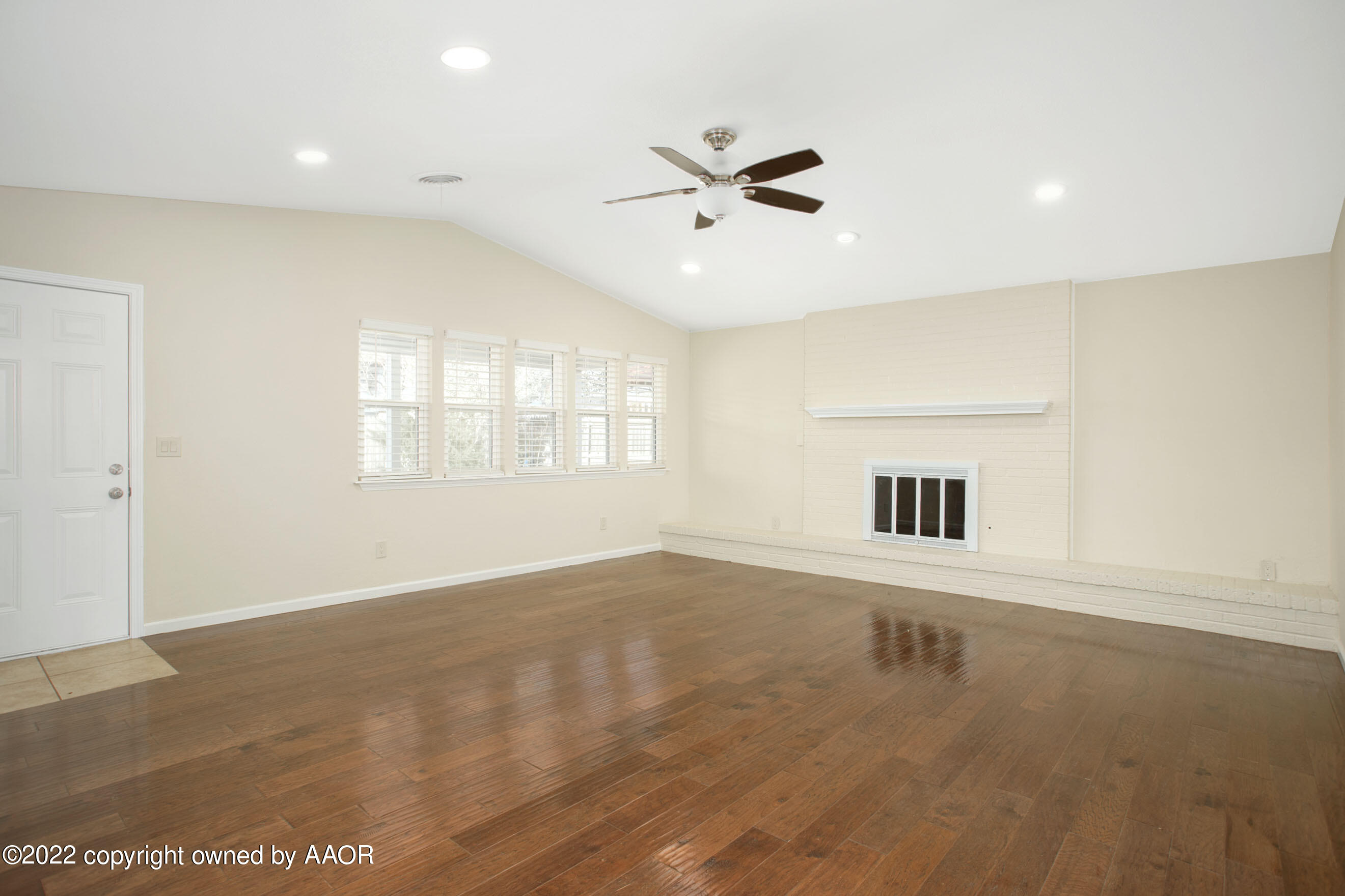 6702 Garwood Road Amarillo, TX 79109 - Photo 4 of 26 Living Room Main