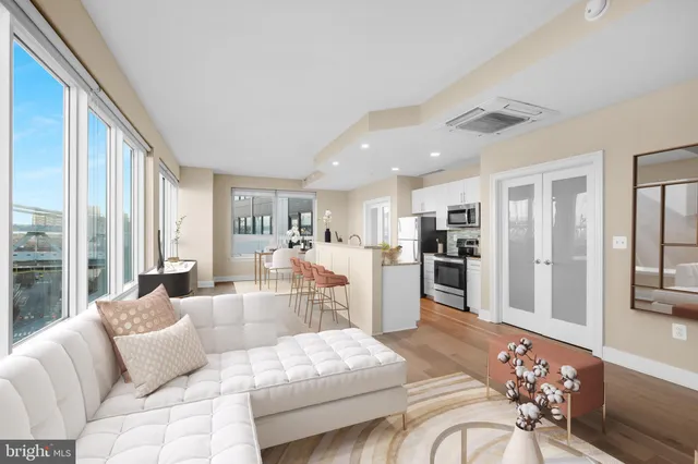 $2,750 | 235 North Christopher Columbus Boulevard, Unit 619, Philadelphia, PA 19106