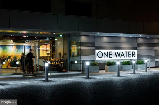 $2,750 | 235 North Christopher Columbus Boulevard, Unit 619, Philadelphia, PA 19106