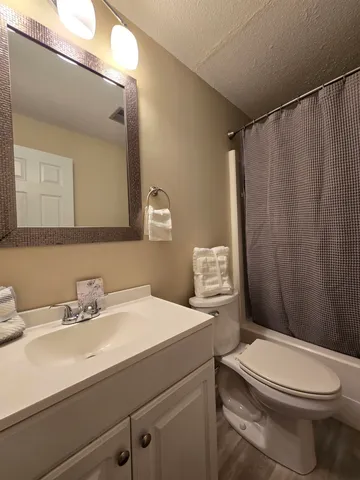 $2,200 | 3 Autumn Leaf Drive, Unit 14, Nashua, NH 03060